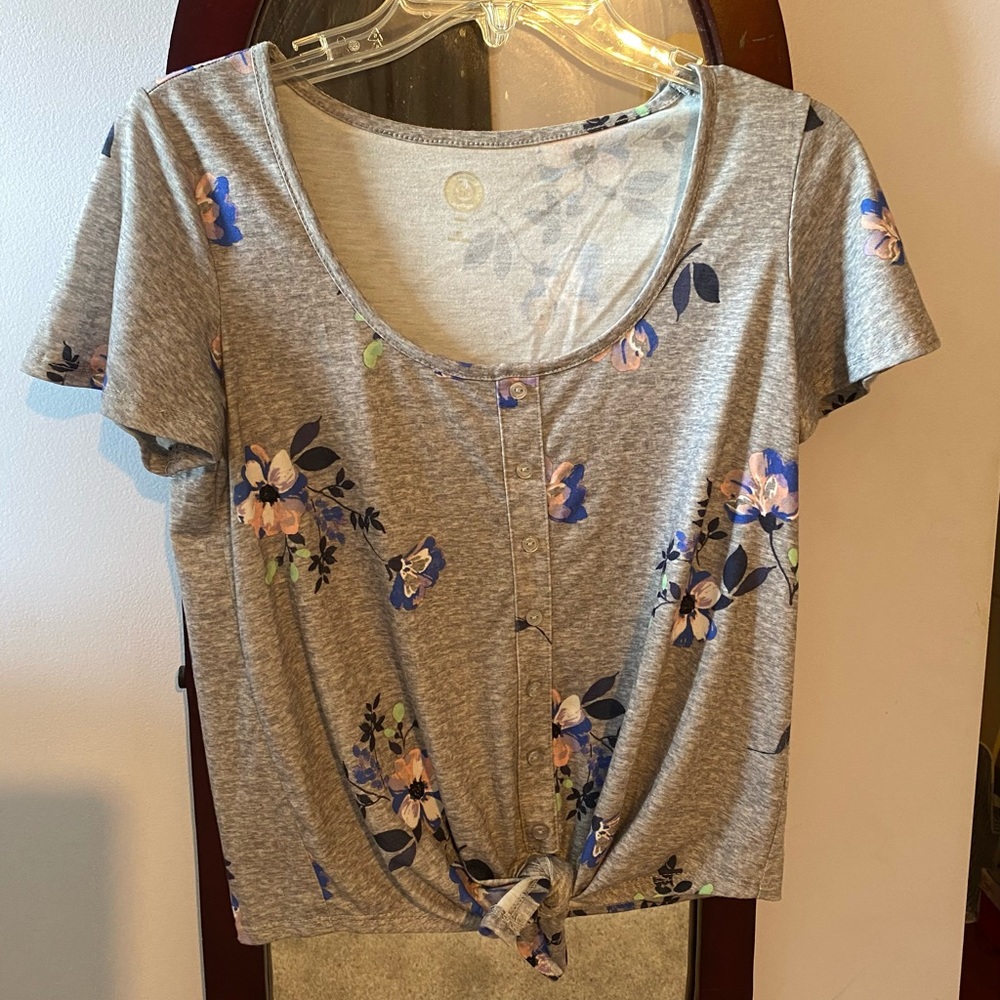SO gray floral button down tie front top